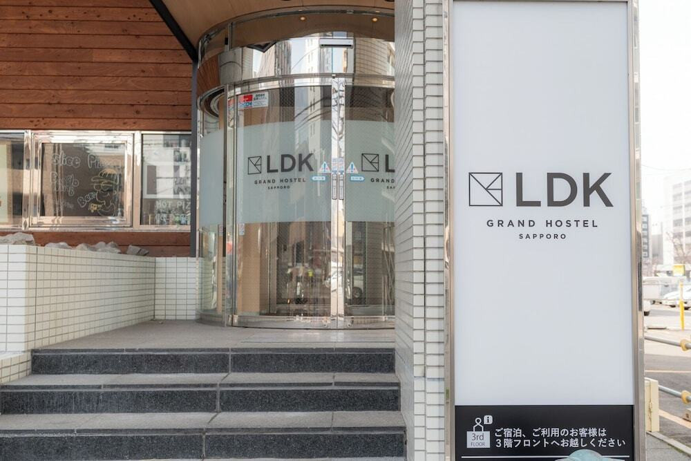 施設の正面