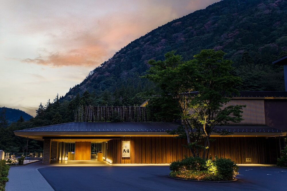全室露天風呂付き客室の贅沢空間でまったり。長寿のお祝いは豪華に彩って3982043