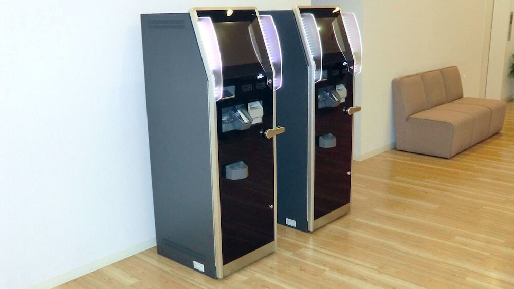 チェックイン / チェックアウト キオスク