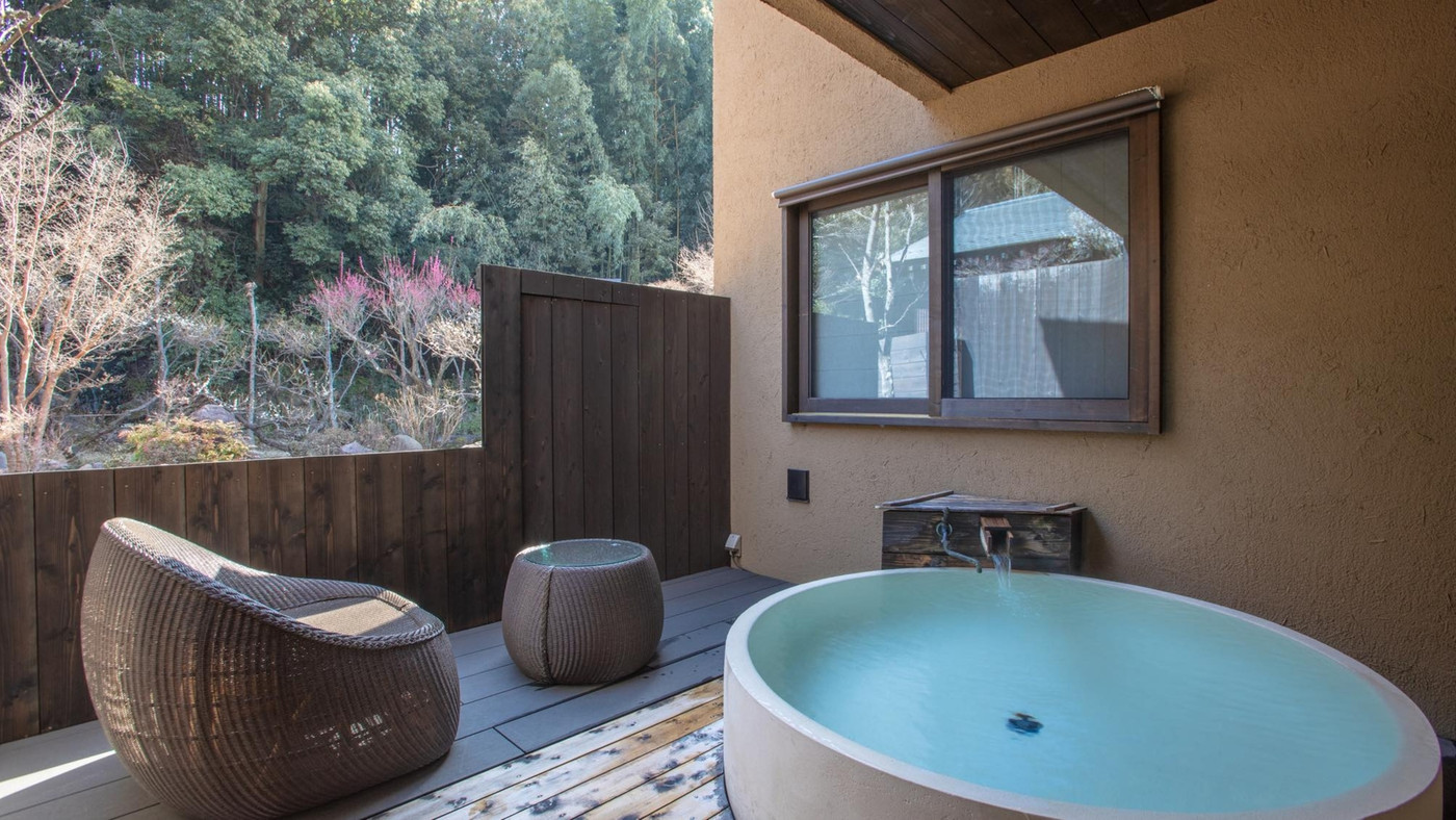 笛吹川と日本最古のワイナリーを撮影できる旅館4279315