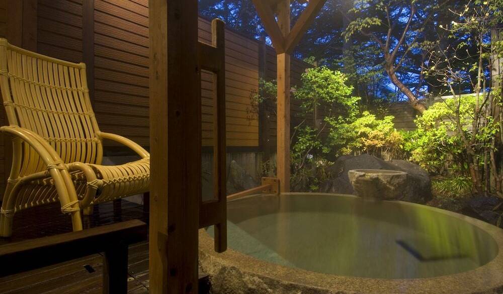 2つの源泉で温まる
草津の名湯に酔いしれて / 3