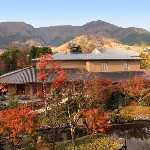 約3千坪の敷地に佇む
ホテルにチェックイン / 3