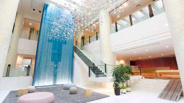 ロビーの吹き抜け / 1