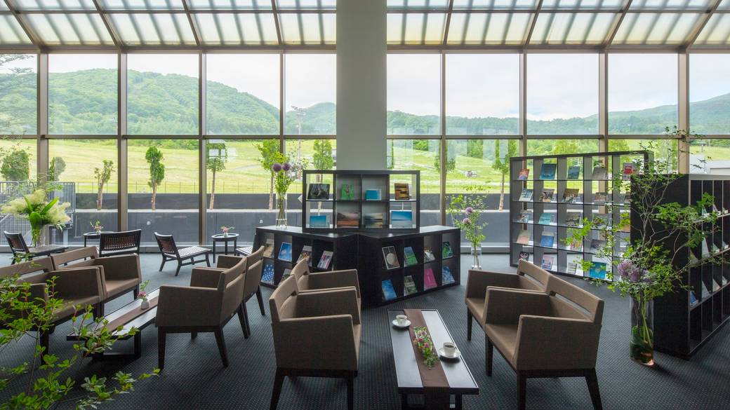 Books & Cafe / 1