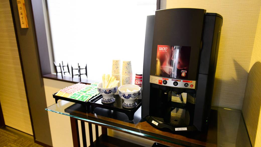 フリードリンクや
足湯カフェでリラックス / 4