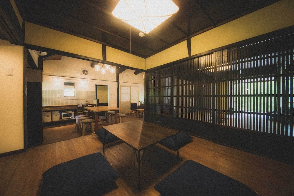 客室内のダイニングエリア