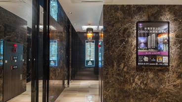 内部エントランス / 2