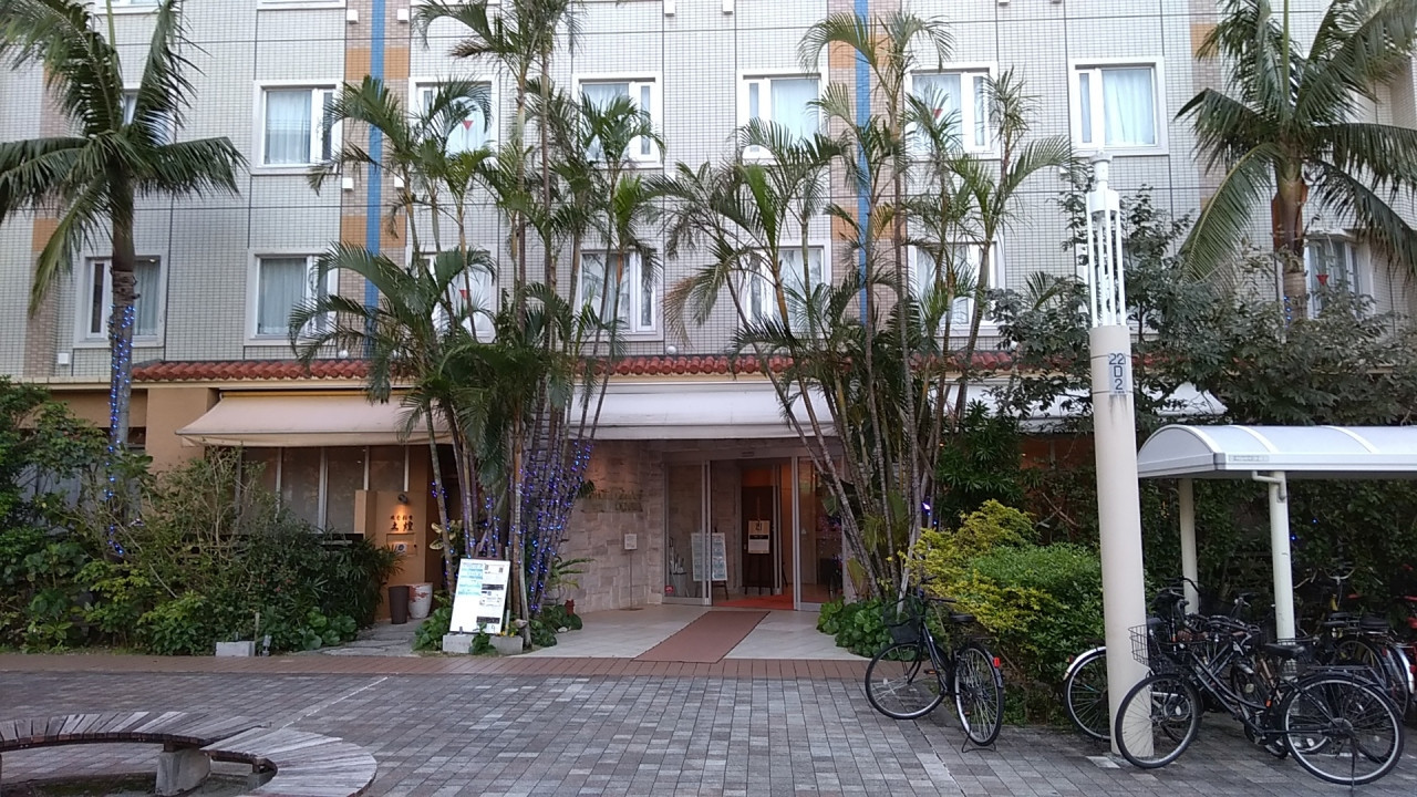 ホテルグランビュー沖縄の入口です。