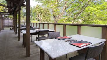 山餐亭のテラス席 / 10