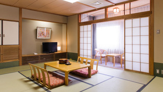 和室 (12畳+広縁)