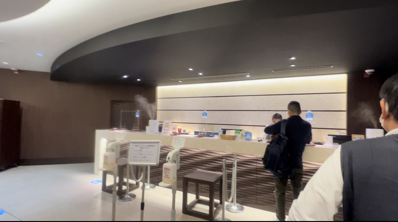 チェックインカウンター