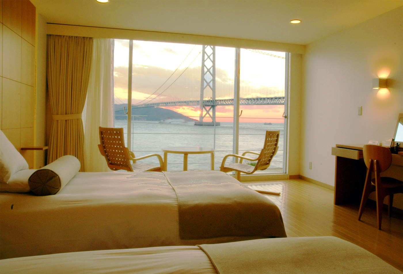 「明石海峡大橋」とサンセットが感動的。絶景リゾートホテル4277209