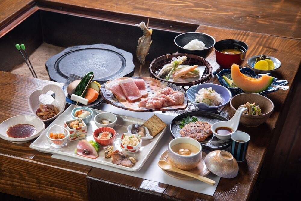 ひんやりとした「ぬる湯」で涼を堪能3506796