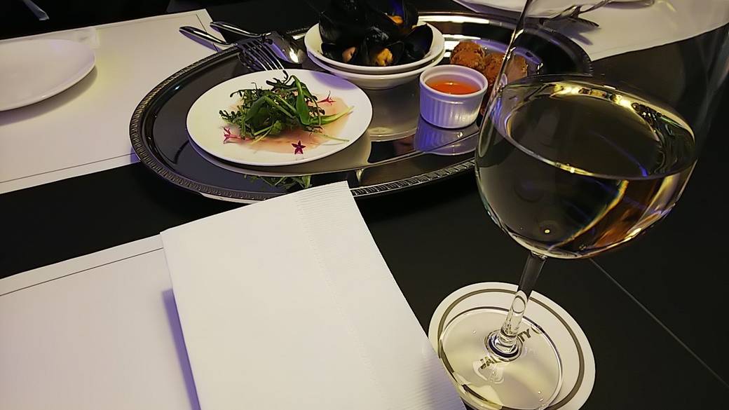 コントレイル バー 料理 / 3