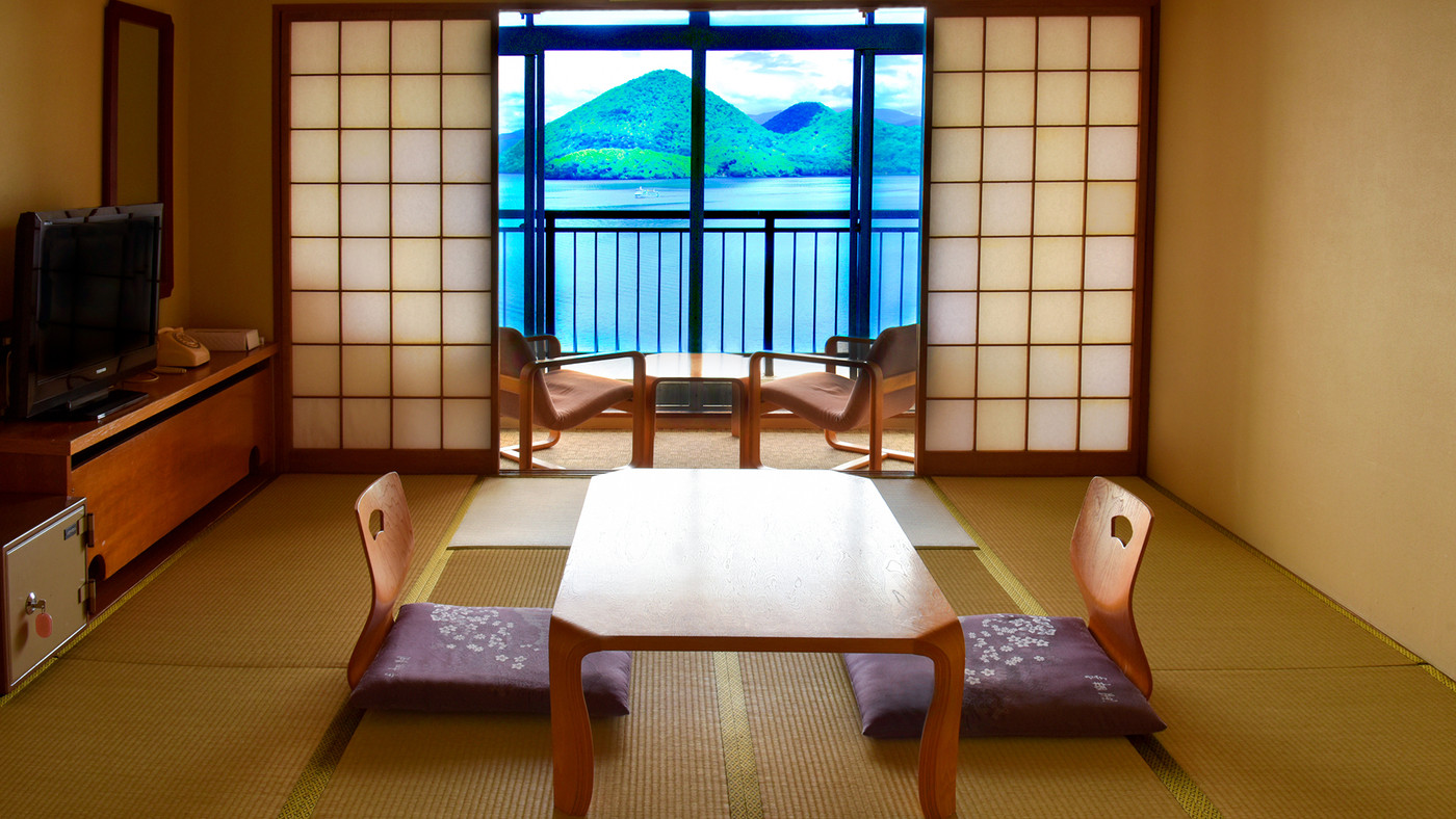 火山の地形変動でできた島とレイクビューをご覧あれ！3490175