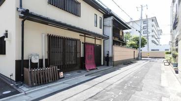 施設の正面 / 1