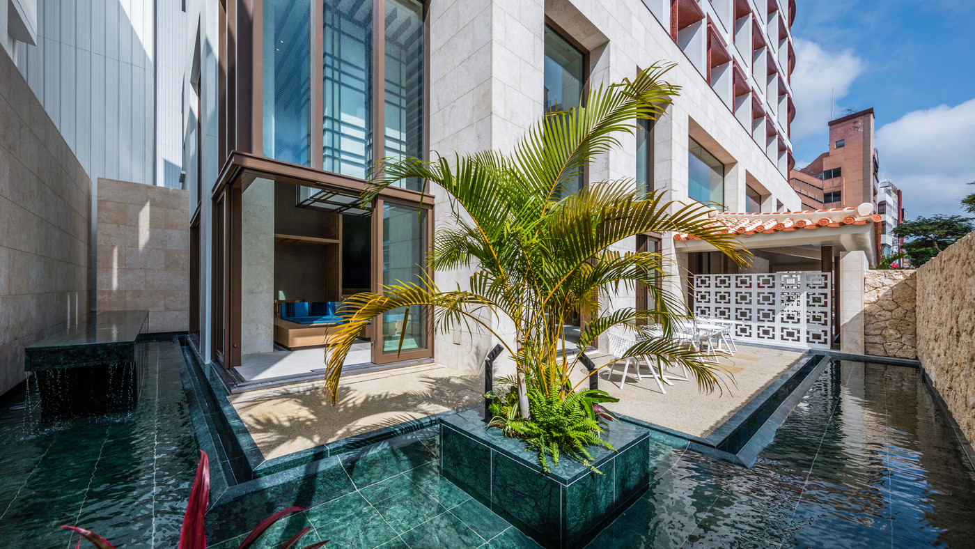 ライブラリーを備えた沖縄らしいホテルでゆったりと3398226