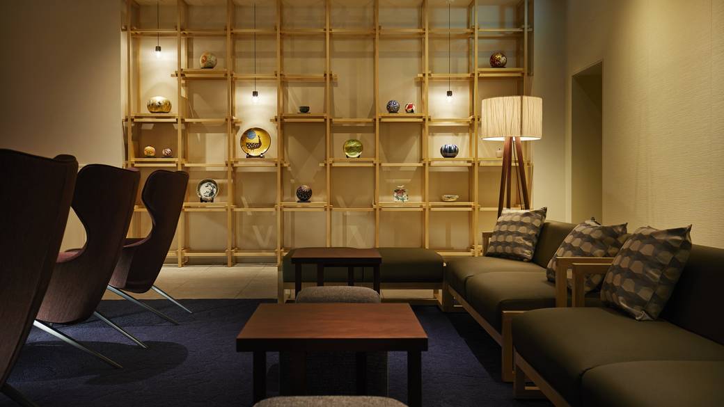 2階フロント・ラウンジ / 1