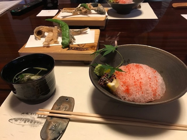 氷をほぐすとお刺身でした