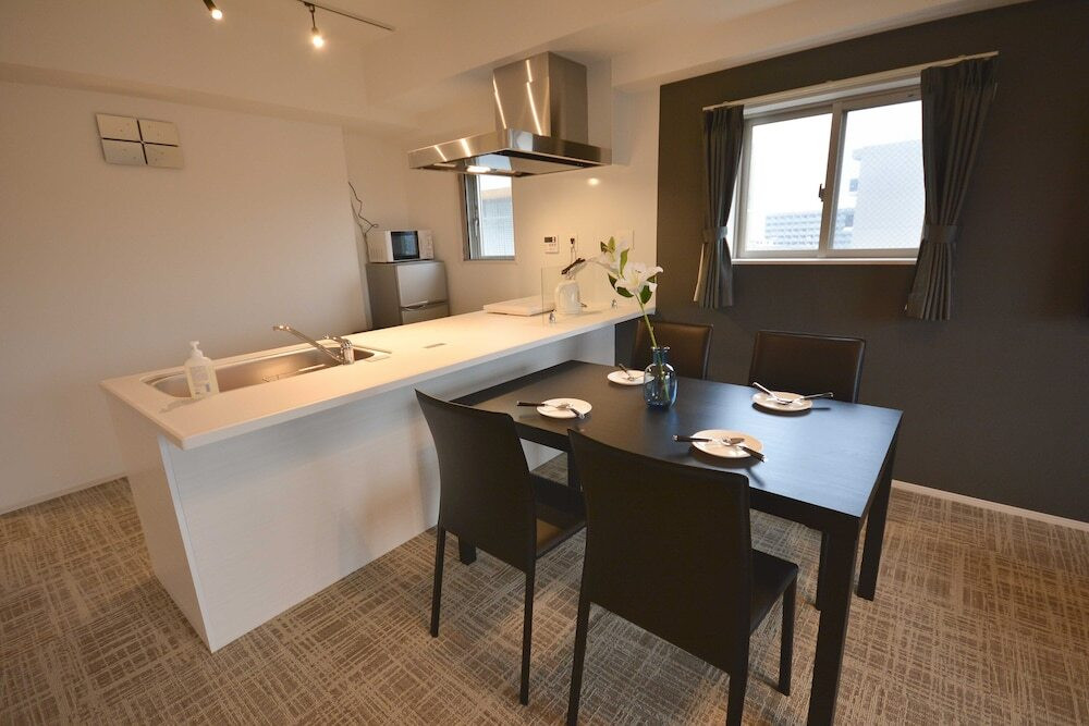 客室内のダイニングエリア