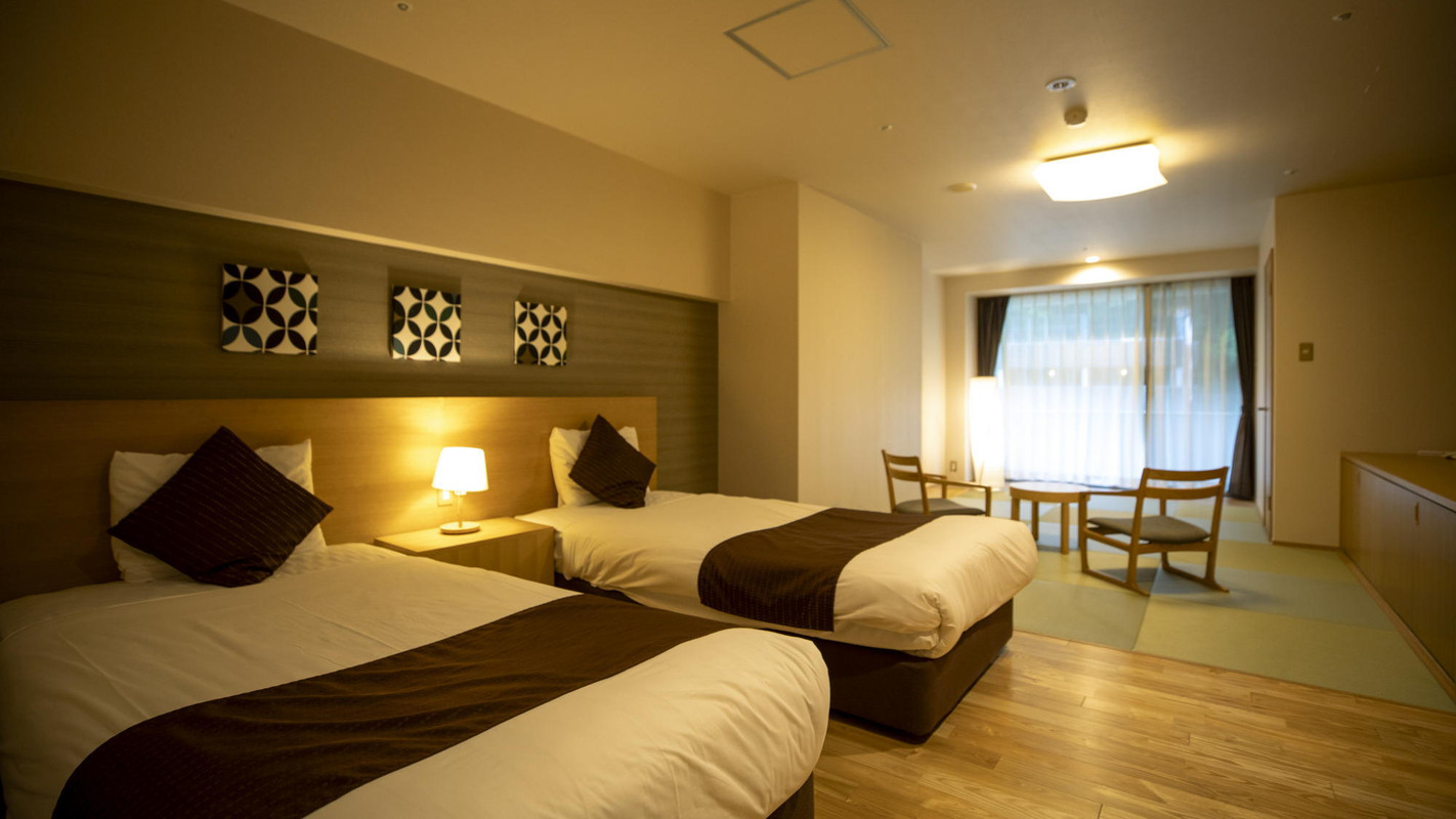 温泉半露天風呂付和洋室