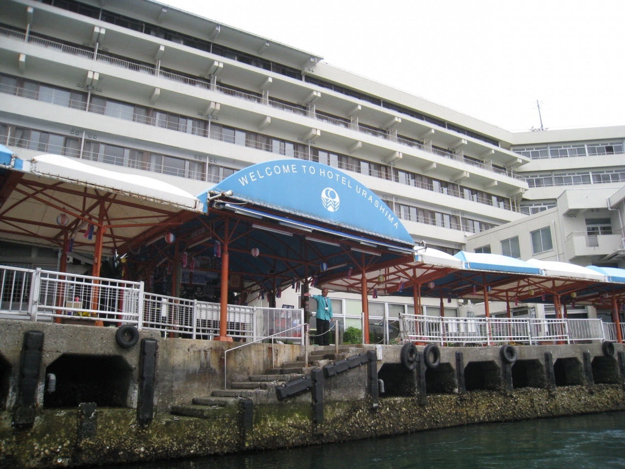 亀の背にのって竜宮城へ！718978