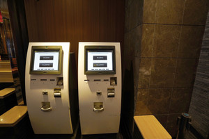 自動のチェックイン機