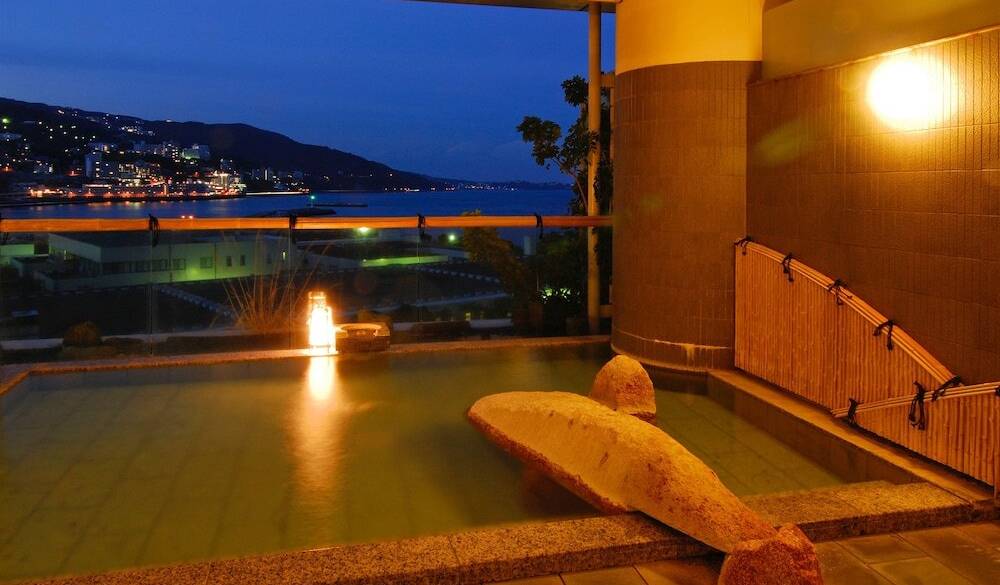 源泉かけ流しの温泉で
体も心もときほぐして / 3