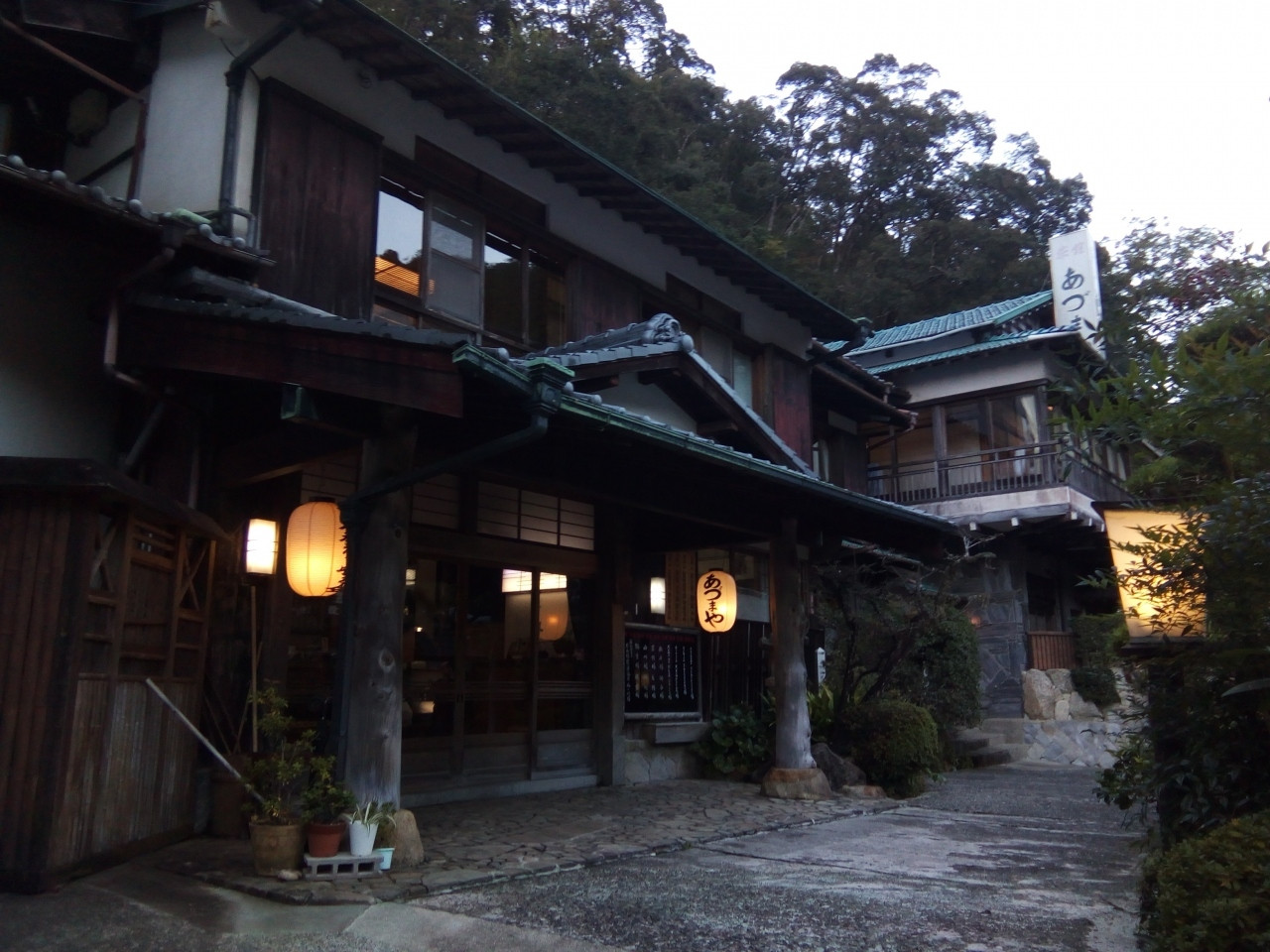 世界遺産の中に建つ歴史と伝統の宿3847037