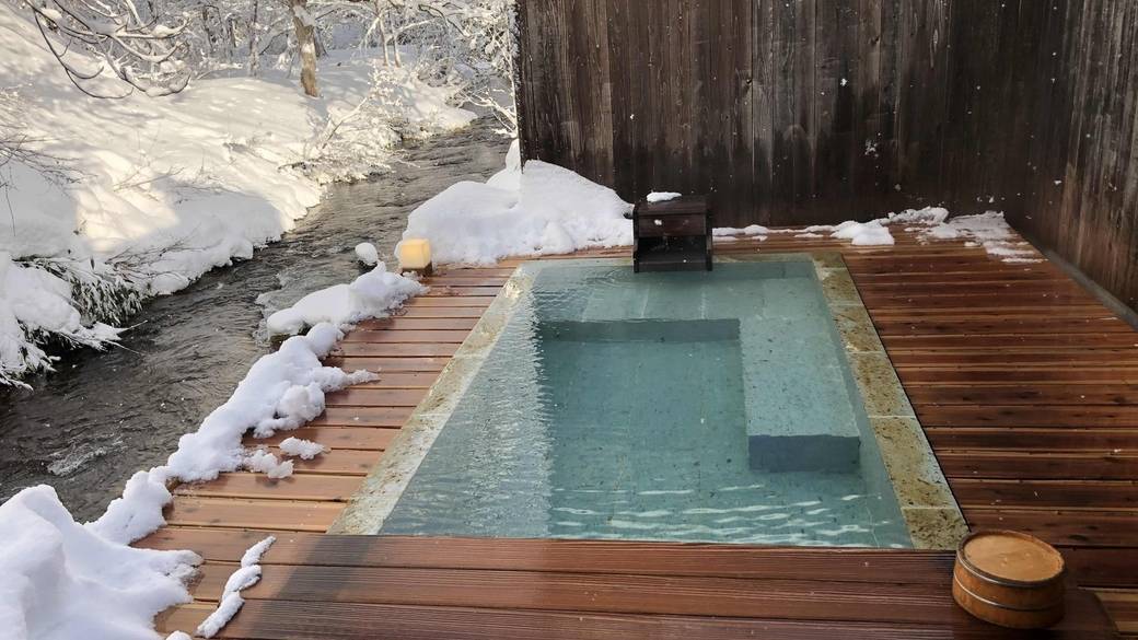 冬には美しい雪見風呂に / 3