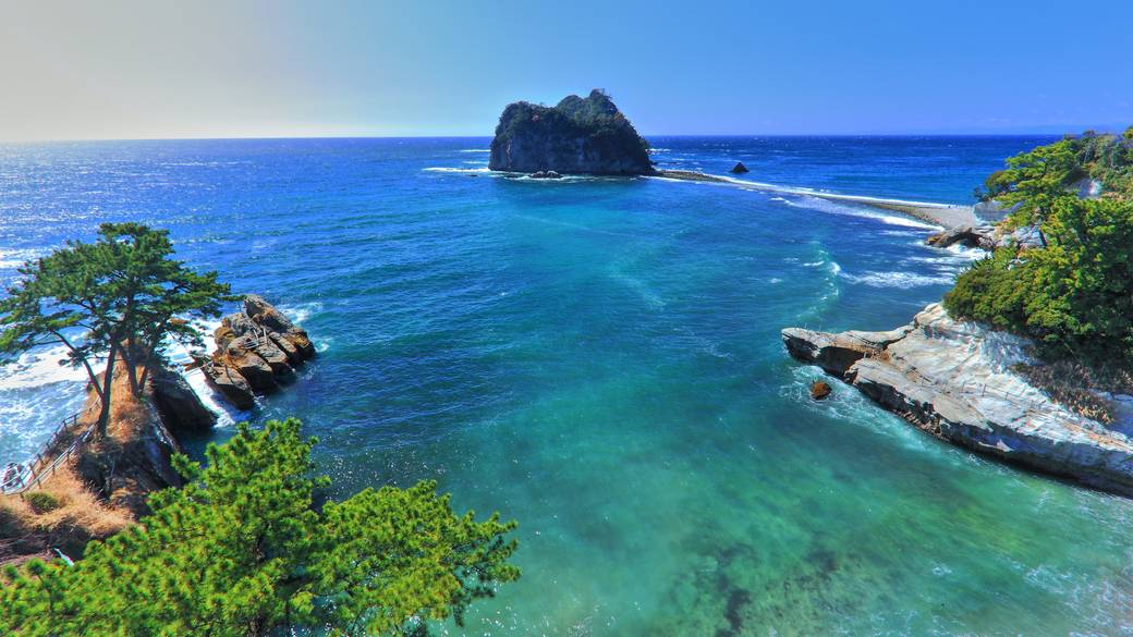 遊覧船に乗って
「青の洞くつ」へ / 2