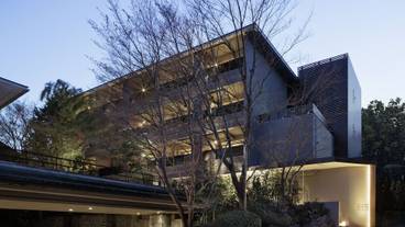 綾館外観(夜) / 4