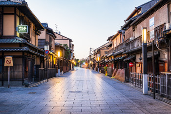 Kyoto, Gion, Hanamikoji Street before dawn