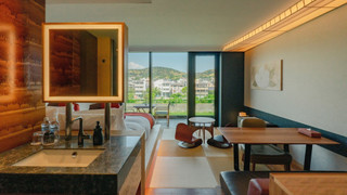 デラックス ルーム バルコニー (River)