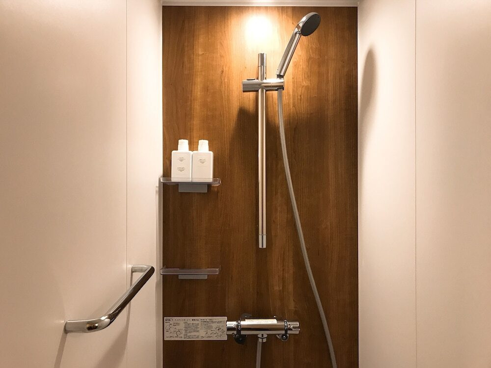 バスルームのシャワー