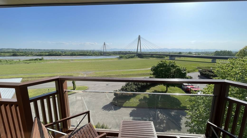 川側客室のテラス一例 / 2