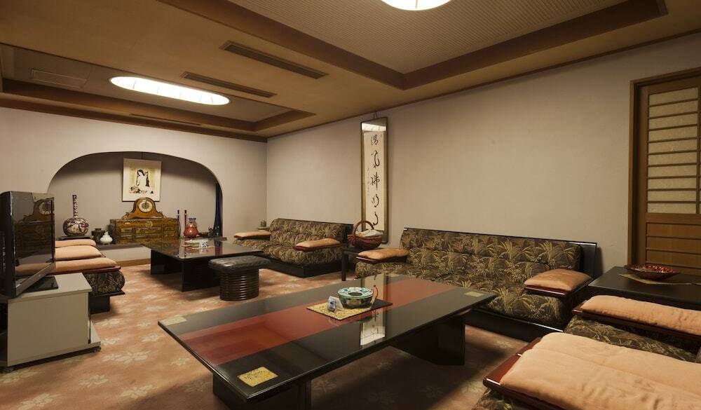 レトロで心地いい
宿にチェックイン / 2