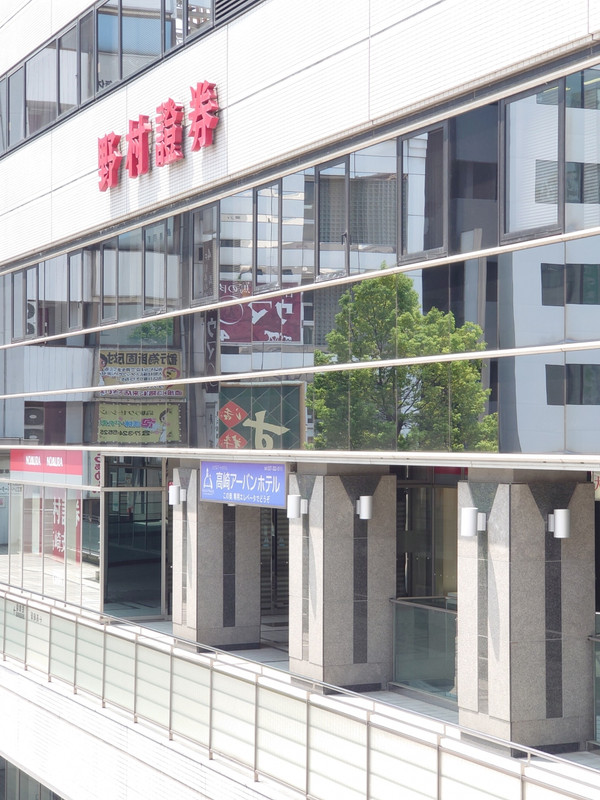 ペデストリアンデッキ直結の駅前ビルにあるので、アクセス最高。