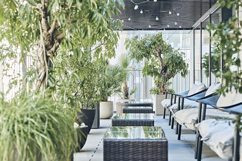 都会の喧騒を忘れてひと休み。グリーンいっぱいのホテル4253794