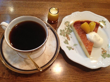 「バナナフィッシュ カフェ」料理 737274 マロンケーキとブレンドコーヒーのセット  850円