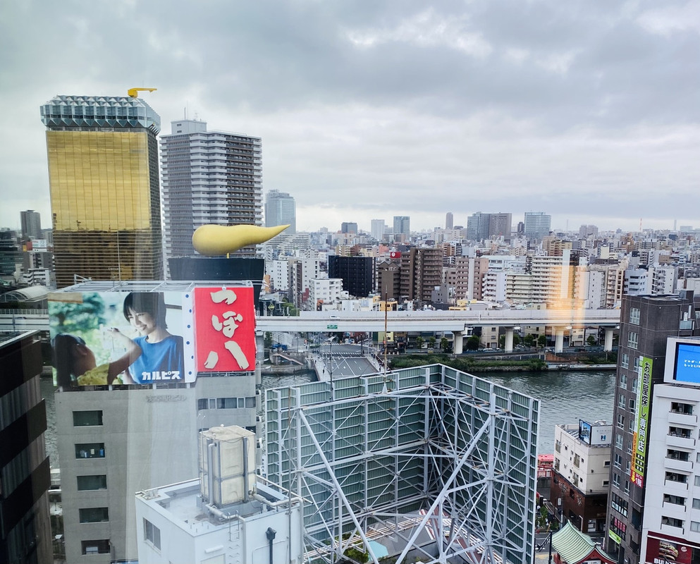 左にアサヒビールのうんこ！