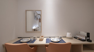 エコノミー アパートメント ダブルベッド 1台 禁煙, E号室, 半地下(窓あり)