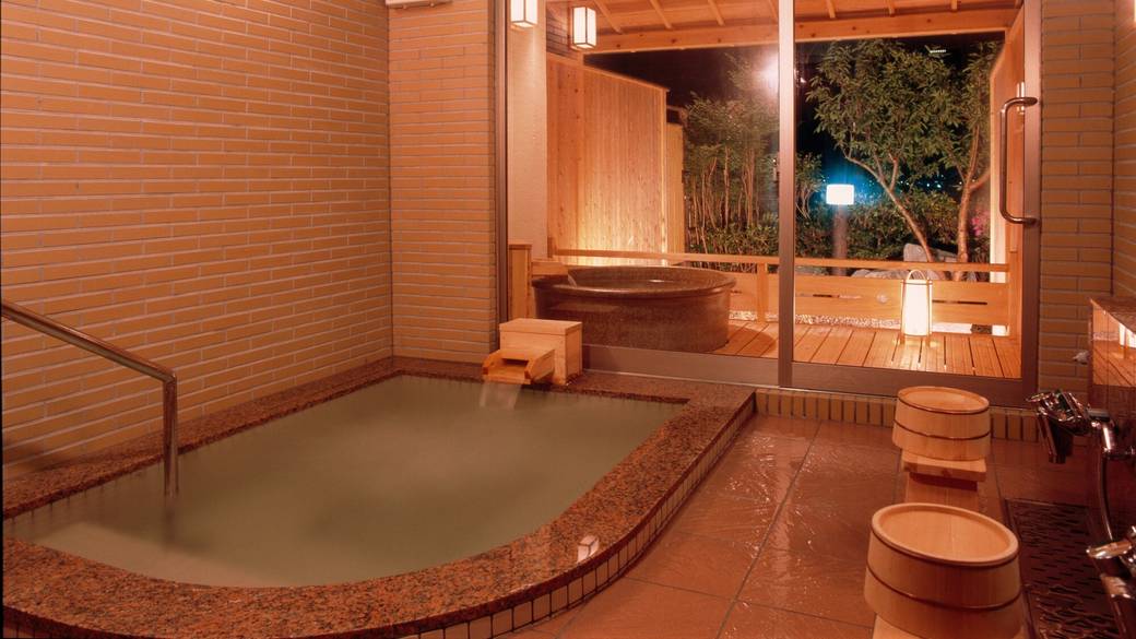 貸切風呂に大浴場も！
天然温泉でゆったり / 1