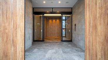 施設の入り口 / 9