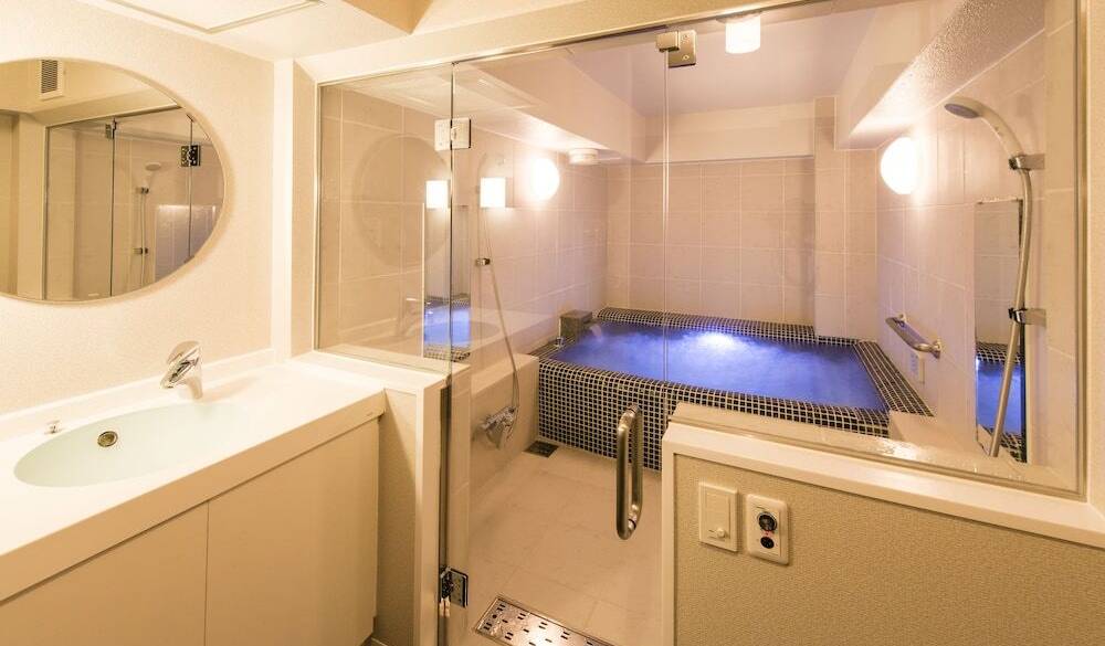 温泉貸切風呂で
疲れを癒して / 4