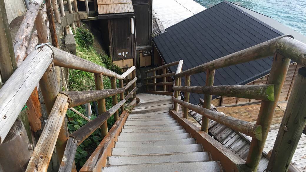 驚きと癒しに包まれる
波打ち際の露天風呂 / 4