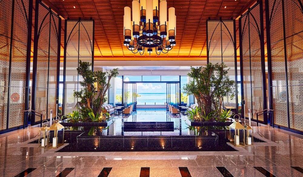 フロントエントランス / 3