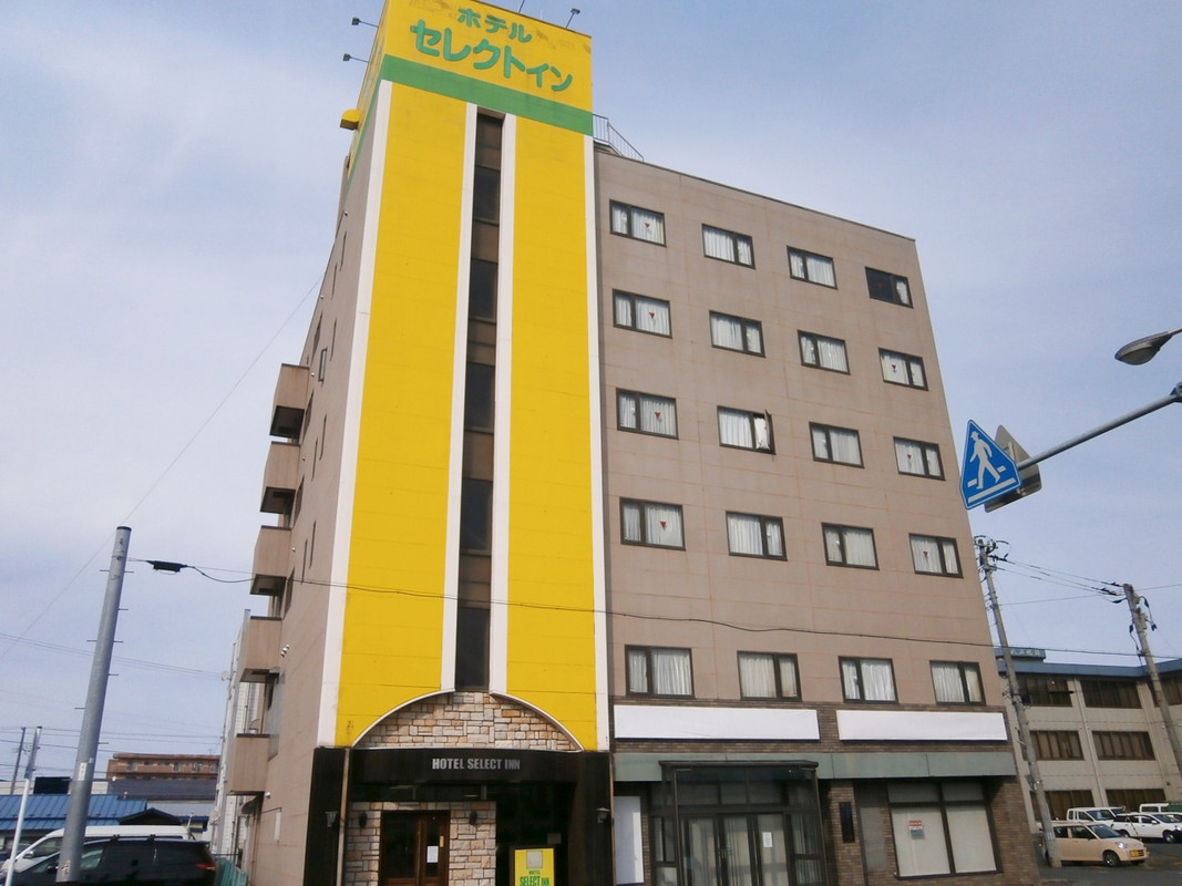 黄色い壁面が目印！