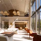 美術館のようなロビーで
チェックイン / 1