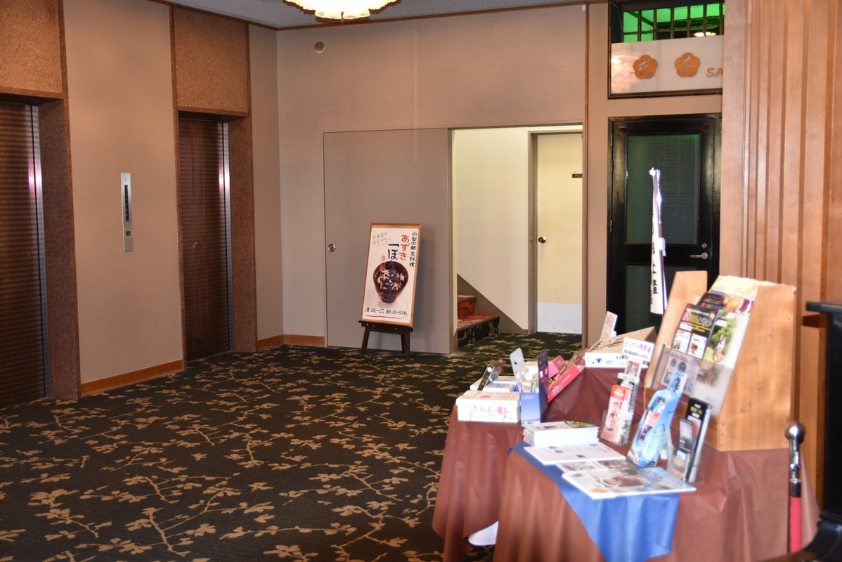 エレベーター入口付近